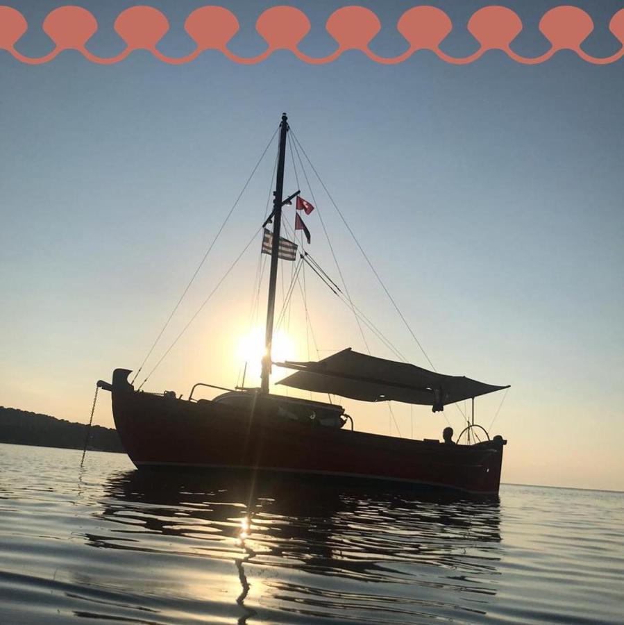 Yayaki Spetses Hotel Екстериор снимка